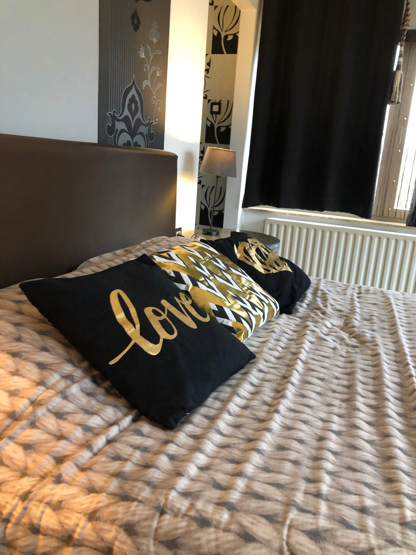 Luxe Sierkussenset LOVE – Zwart & Goud